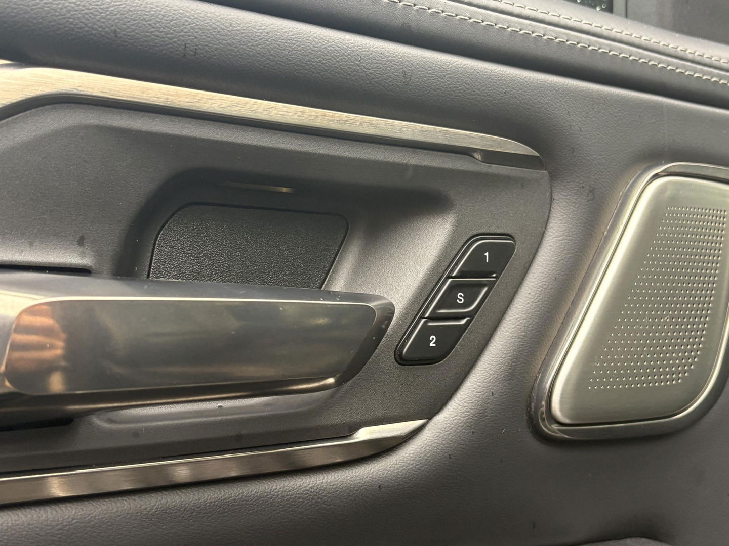 Dodge Ram Pick-Up 1500 5.7 V8 4x4 Crew Cab 5'7 Limited | Klep in Uitlaat | GROOT SCHERM | DIEP BLAUW | GEWELDIGE VOLLE UITVOERING