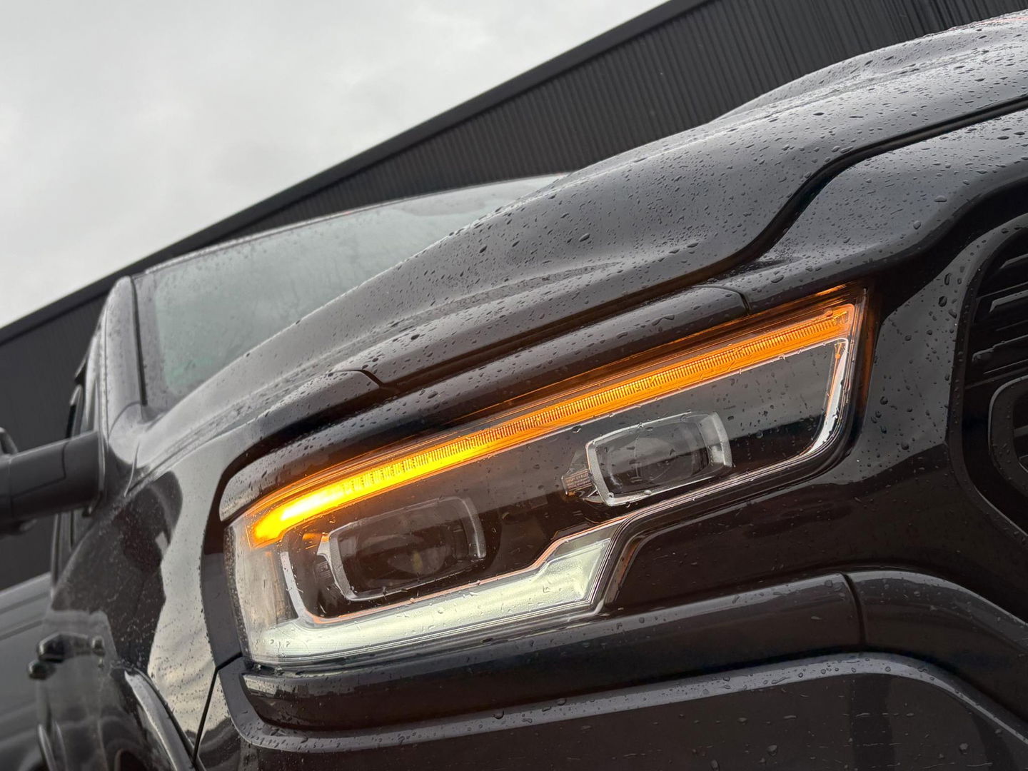 Dodge Ram Pick-Up 1500 5.7 V8 4x4 Crew Cab 5'7 Limited | Klep in Uitlaat | GROOT SCHERM | DIEP BLAUW | GEWELDIGE VOLLE UITVOERING