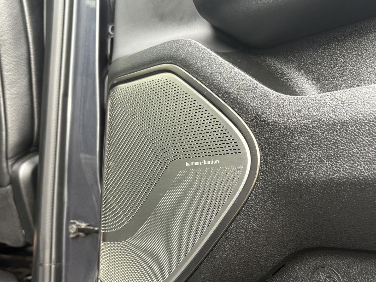 Dodge Ram Pick-Up 1500 5.7 V8 4x4 Crew Cab 5'7 Limited | Klep in Uitlaat | GROOT SCHERM | DIEP BLAUW | GEWELDIGE VOLLE UITVOERING