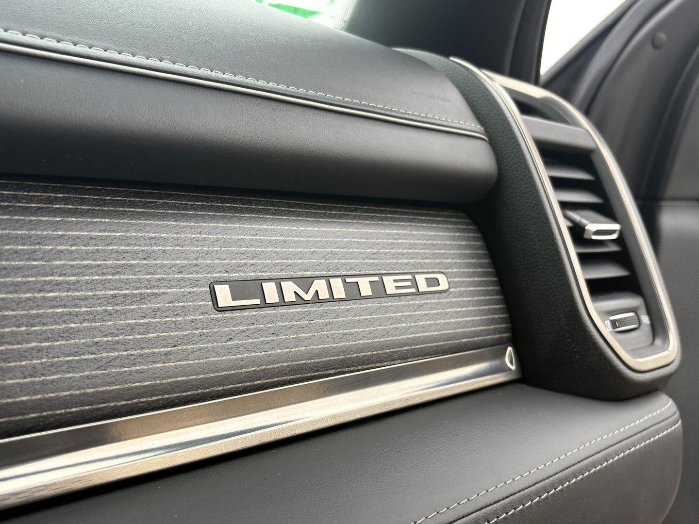 Dodge Ram Pick-Up 1500 5.7 V8 4x4 Crew Cab 5'7 Limited | Klep in Uitlaat | GROOT SCHERM | DIEP BLAUW | GEWELDIGE VOLLE UITVOERING