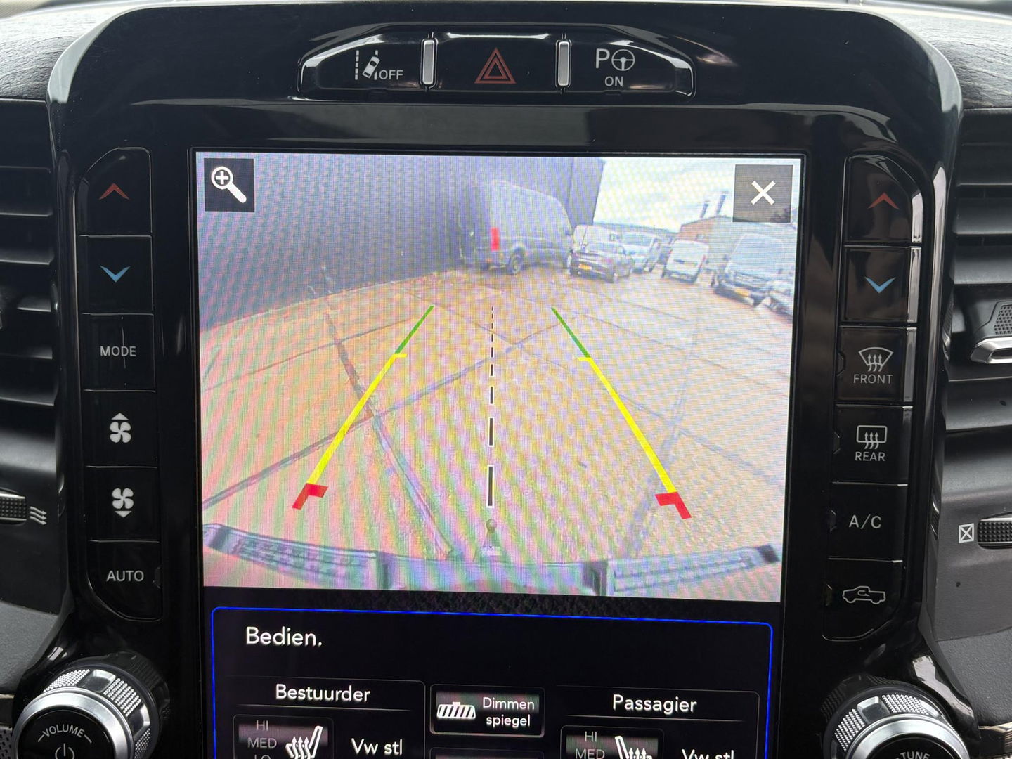 Dodge Ram Pick-Up 1500 5.7 V8 4x4 Crew Cab 5'7 Limited | Klep in Uitlaat | GROOT SCHERM | DIEP BLAUW | GEWELDIGE VOLLE UITVOERING