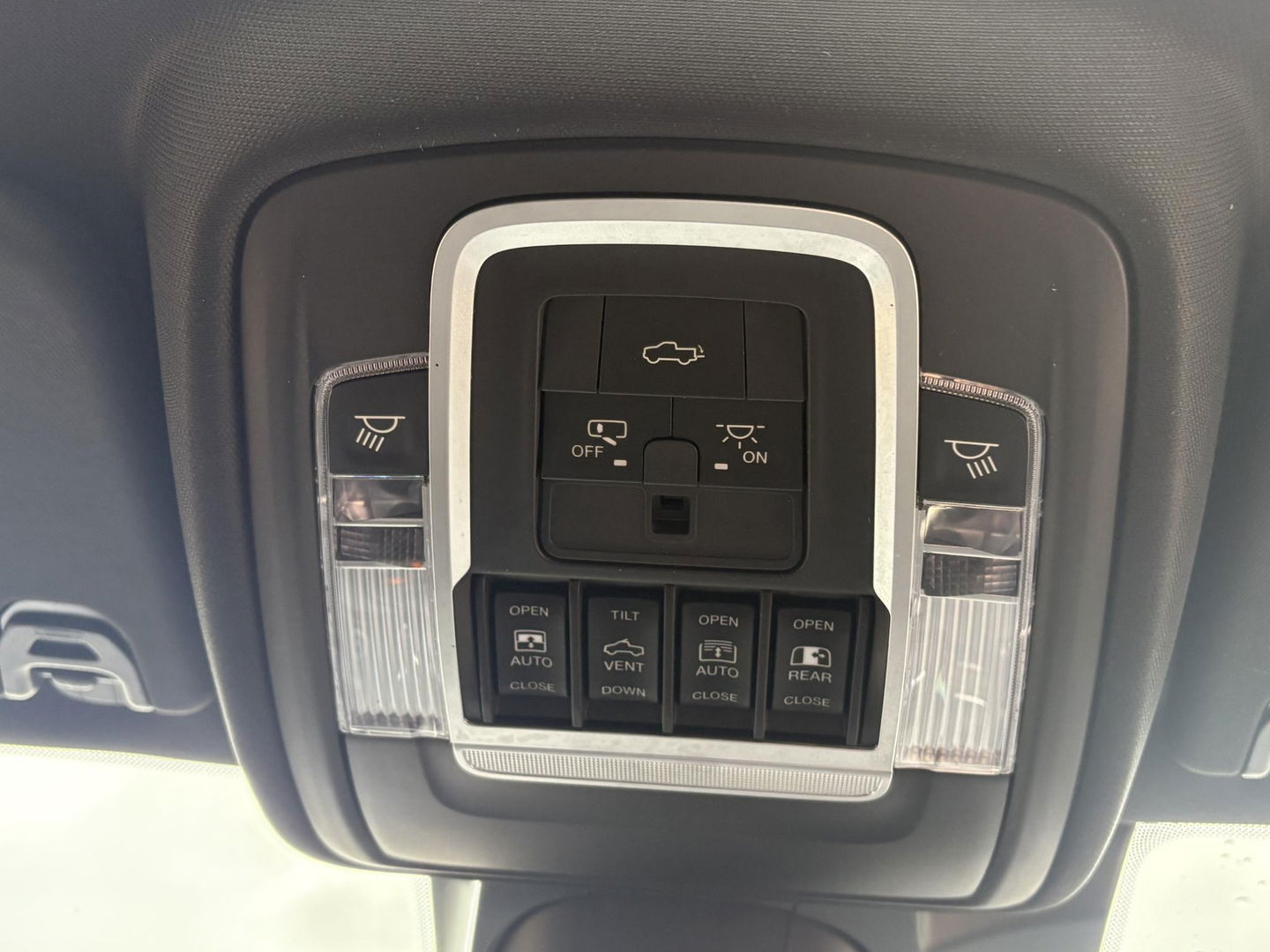 Dodge Ram Pick-Up 1500 5.7 V8 4x4 Crew Cab 5'7 Limited | Klep in Uitlaat | GROOT SCHERM | DIEP BLAUW | GEWELDIGE VOLLE UITVOERING