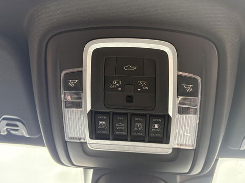 Dodge Ram Pick-Up 1500 5.7 V8 4x4 Crew Cab 5'7 Limited | Klep in Uitlaat | GROOT SCHERM | DIEP BLAUW | GEWELDIGE VOLLE UITVOERING