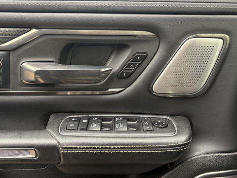 Dodge Ram Pick-Up 1500 5.7 V8 4x4 Crew Cab 5'7 Limited | Klep in Uitlaat | GROOT SCHERM | DIEP BLAUW | GEWELDIGE VOLLE UITVOERING