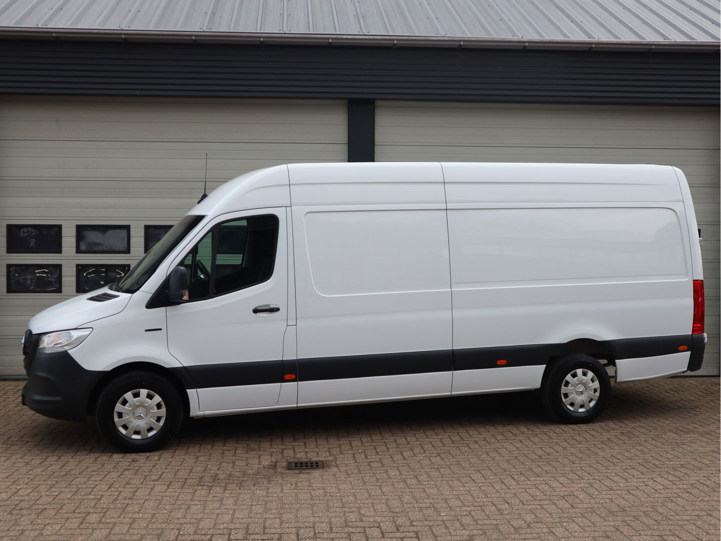 Mercedes-Benz eSprinter 314 Accu 113 kWh WLPT 445 KM - Snelladen - L3H2 Maxi - Trekhaak