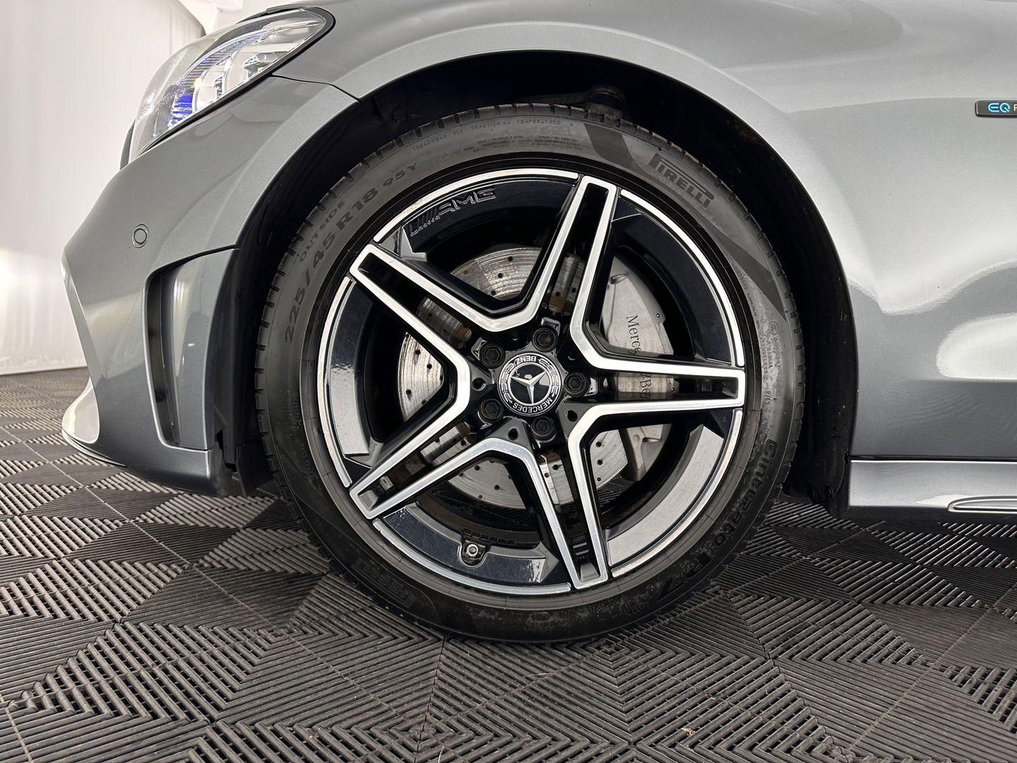 Mercedes-Benz C-Klasse Estate 300 e AMG Limited Business Solution ( Plug-in ) (INCL-BTW) Aut. *LEATHER-ALCANTARA | FULL-LED | NAVI-FULLMAP | TOPVIEW | BLINDSPOT | PREMIUM-AUDIO | DAB | CARPLAY | AMBIENTLIGHT | DIGI-COCKPIT | SPORTSEATS | TOWBAR | 18"ALU*