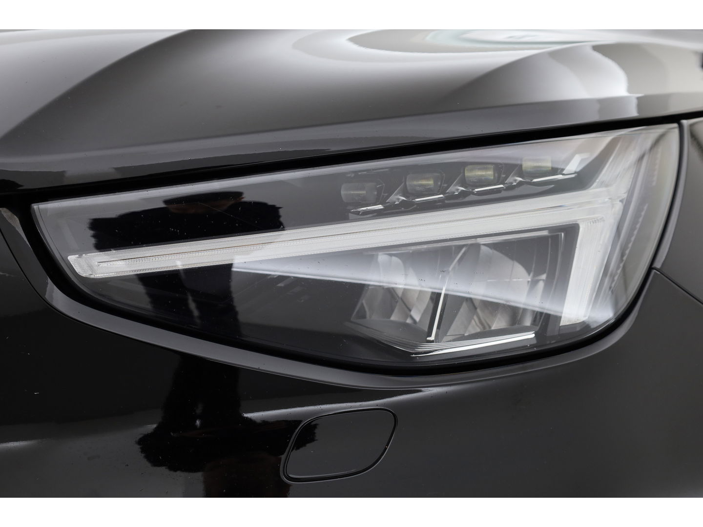 Volvo XC40 1.5 T5 Plug-in hybrid Ultimate Dark | Facelift | Pano | Trekhaak | 360 camera | ACC | Blis | H&K audio |