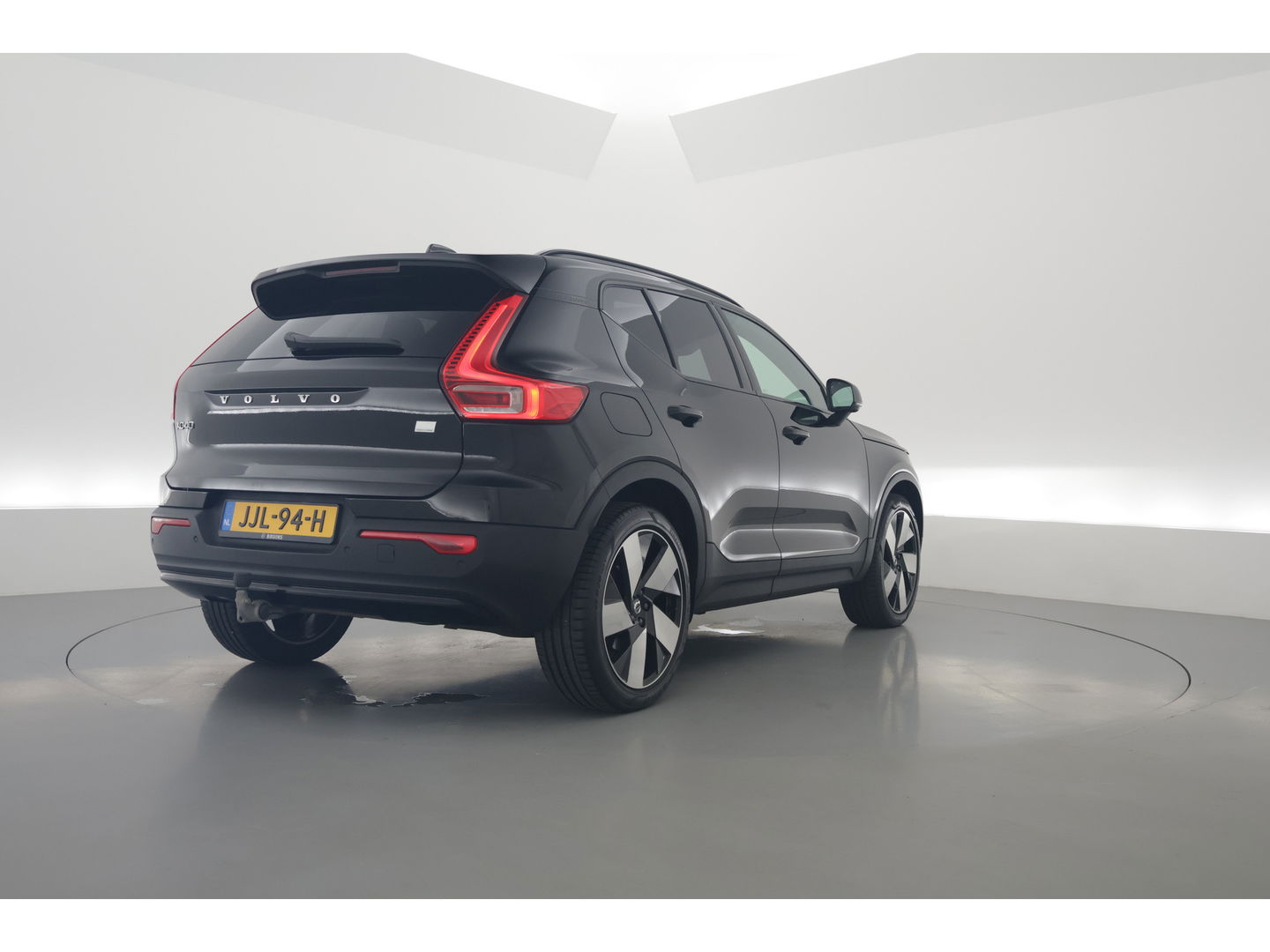 Volvo XC40 1.5 T5 Plug-in hybrid Ultimate Dark | Facelift | Pano | Trekhaak | 360 camera | ACC | Blis | H&K audio |