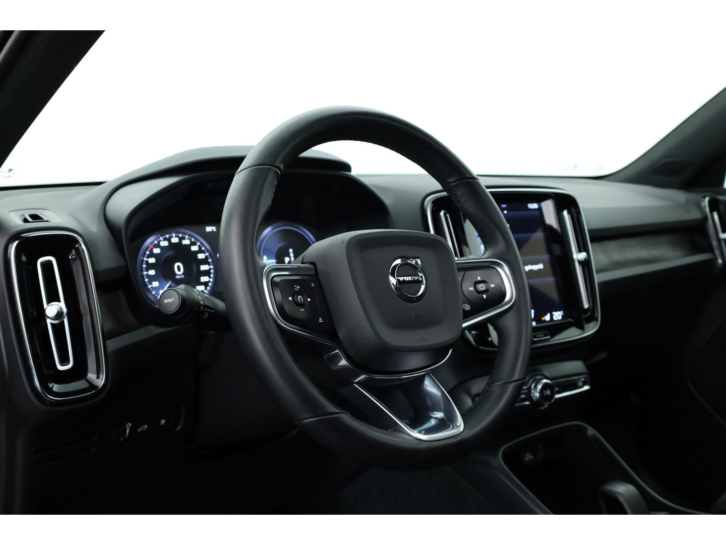 Volvo XC40 1.5 T5 Plug-in hybrid Ultimate Dark | Facelift | Pano | Trekhaak | 360 camera | ACC | Blis | H&K audio |