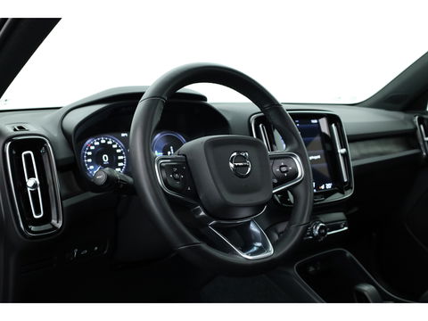 Volvo XC40 1.5 T5 Plug-in hybrid Ultimate Dark | Facelift | Pano | Trekhaak | 360 camera | ACC | Blis | H&K audio |