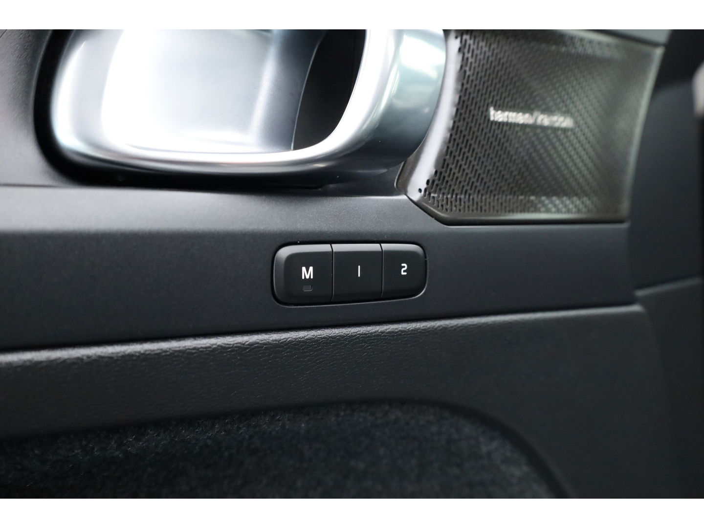 Volvo XC40 1.5 T5 Plug-in hybrid Ultimate Dark | Facelift | Pano | Trekhaak | 360 camera | ACC | Blis | H&K audio |