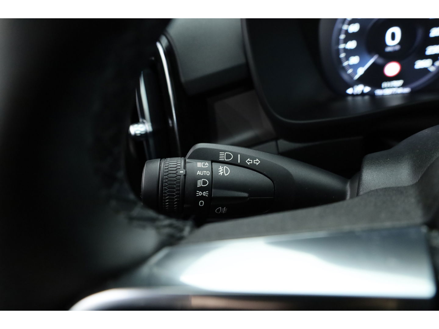 Volvo XC40 1.5 T5 Plug-in hybrid Ultimate Dark | Facelift | Pano | Trekhaak | 360 camera | ACC | Blis | H&K audio |