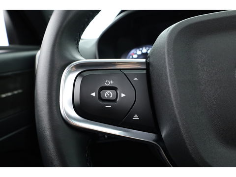 Volvo XC40 1.5 T5 Plug-in hybrid Ultimate Dark | Facelift | Pano | Trekhaak | 360 camera | ACC | Blis | H&K audio |