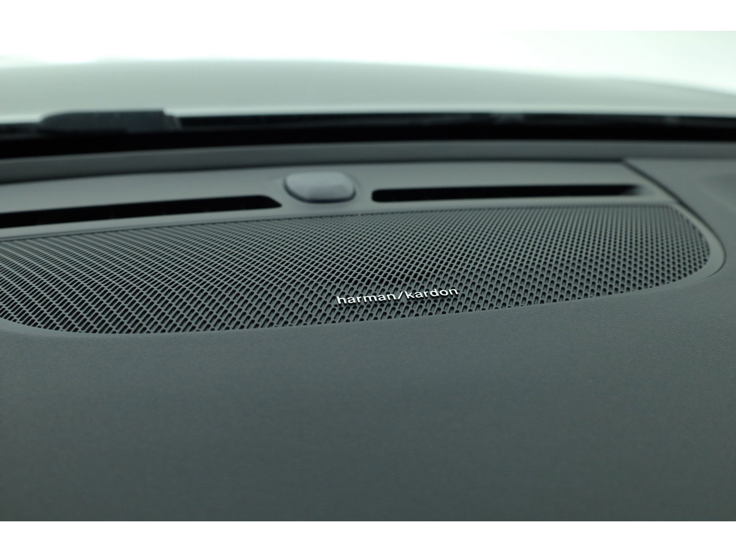 Volvo XC40 1.5 T5 Plug-in hybrid Ultimate Dark | Facelift | Pano | Trekhaak | 360 camera | ACC | Blis | H&K audio |