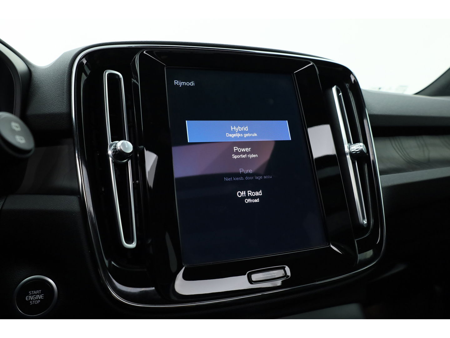 Volvo XC40 1.5 T5 Plug-in hybrid Ultimate Dark | Facelift | Pano | Trekhaak | 360 camera | ACC | Blis | H&K audio |