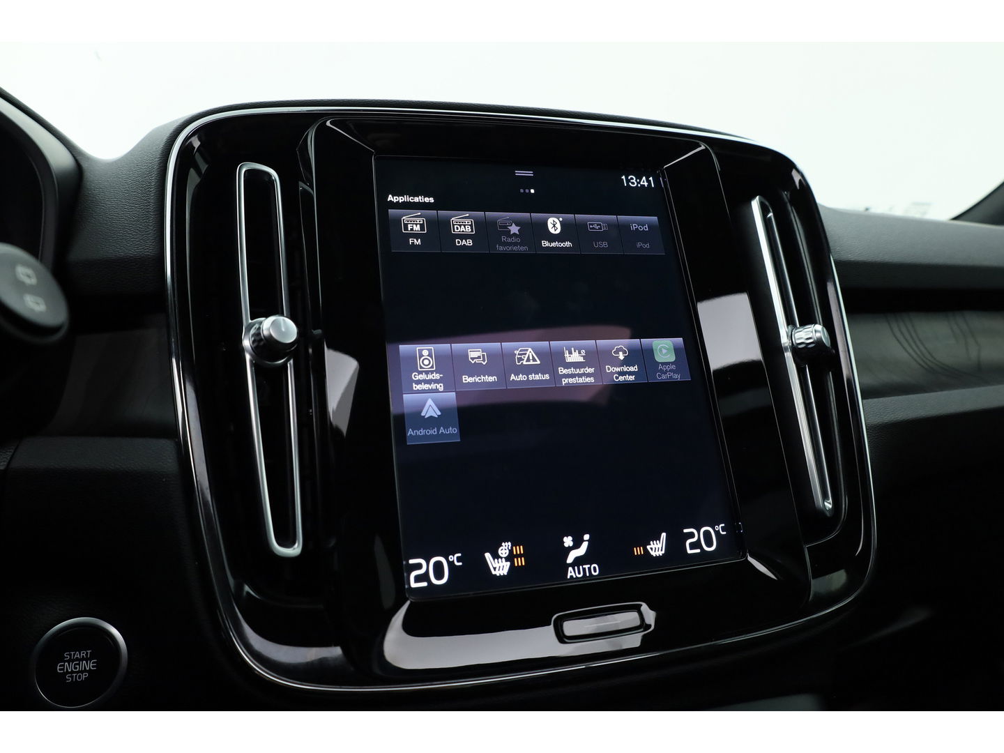 Volvo XC40 1.5 T5 Plug-in hybrid Ultimate Dark | Facelift | Pano | Trekhaak | 360 camera | ACC | Blis | H&K audio |