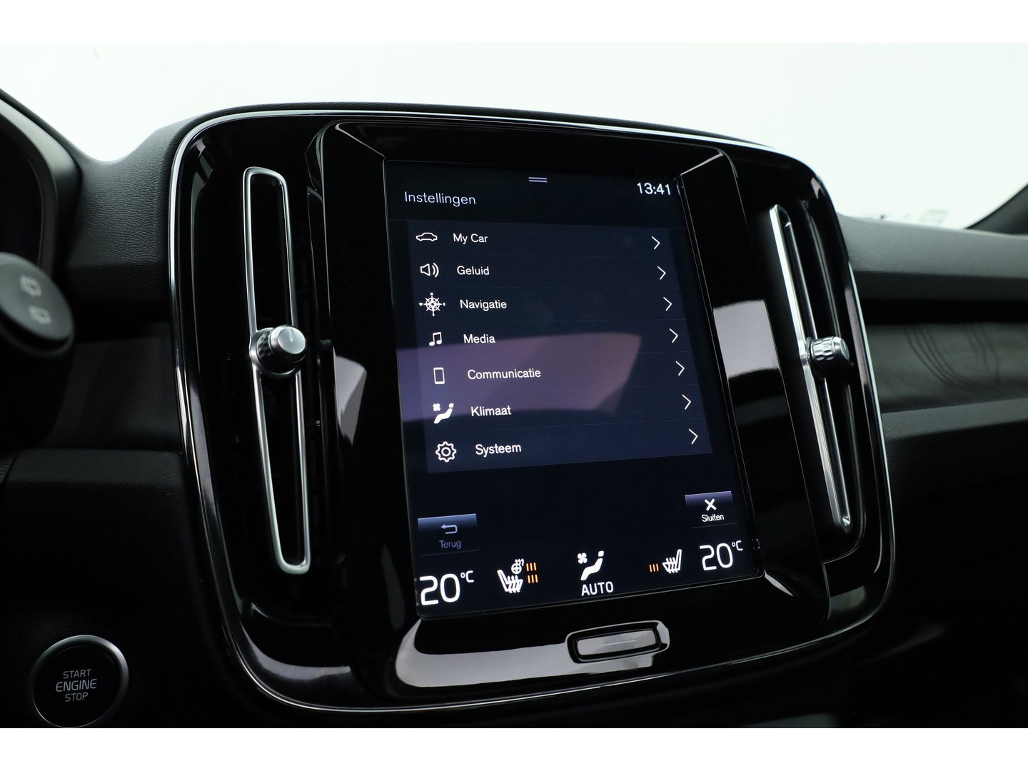 Volvo XC40 1.5 T5 Plug-in hybrid Ultimate Dark | Facelift | Pano | Trekhaak | 360 camera | ACC | Blis | H&K audio |