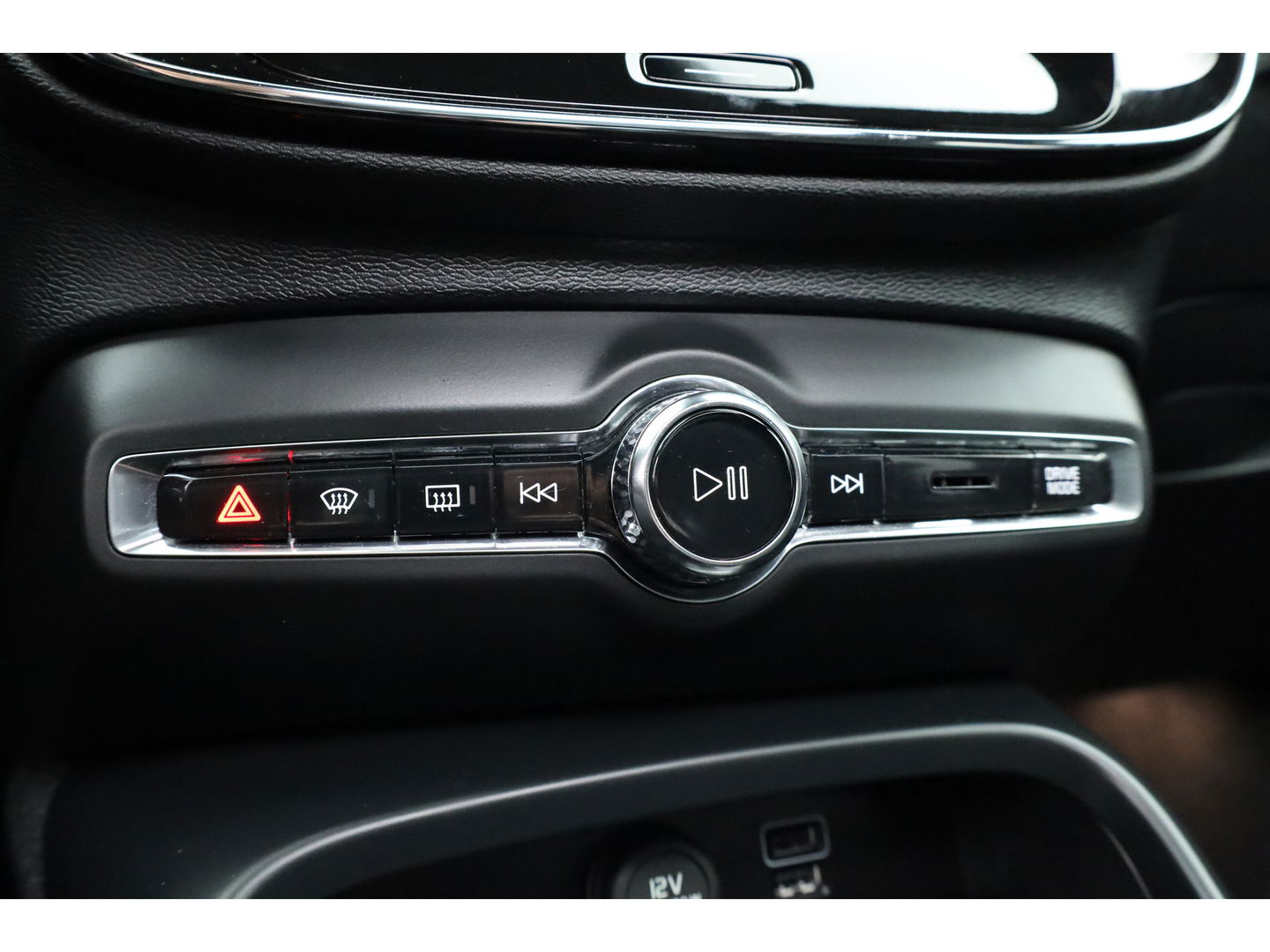 Volvo XC40 1.5 T5 Plug-in hybrid Ultimate Dark | Facelift | Pano | Trekhaak | 360 camera | ACC | Blis | H&K audio |