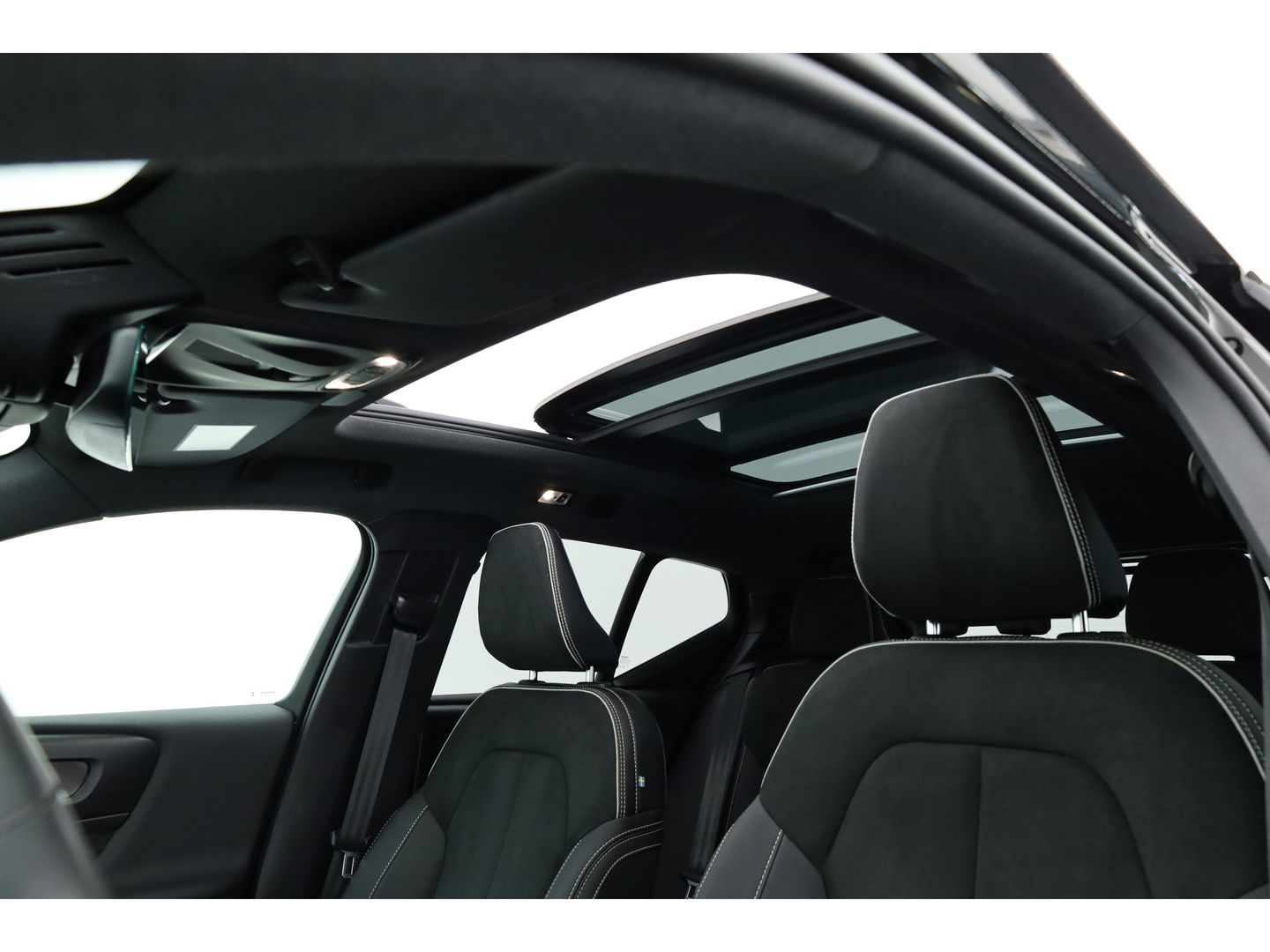 Volvo XC40 1.5 T5 Plug-in hybrid Ultimate Dark | Facelift | Pano | Trekhaak | 360 camera | ACC | Blis | H&K audio |