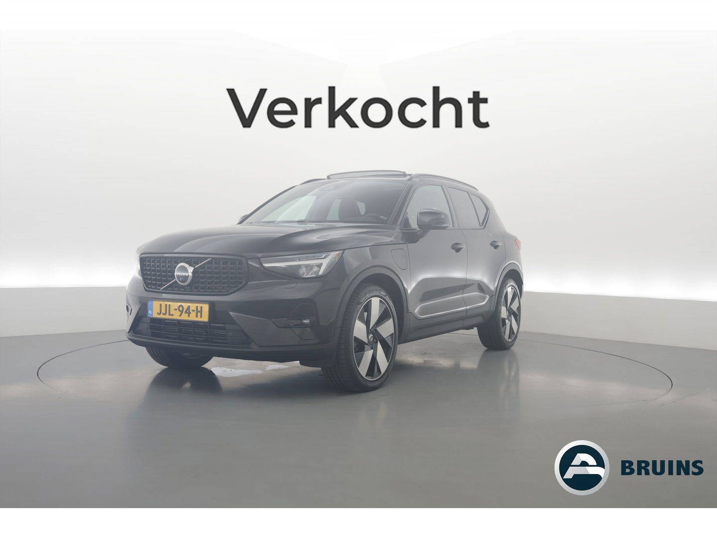 Volvo XC40 1.5 T5 Plug-in hybrid Ultimate Dark | Facelift | Pano | Trekhaak | 360 camera | ACC | Blis | H&K audio |