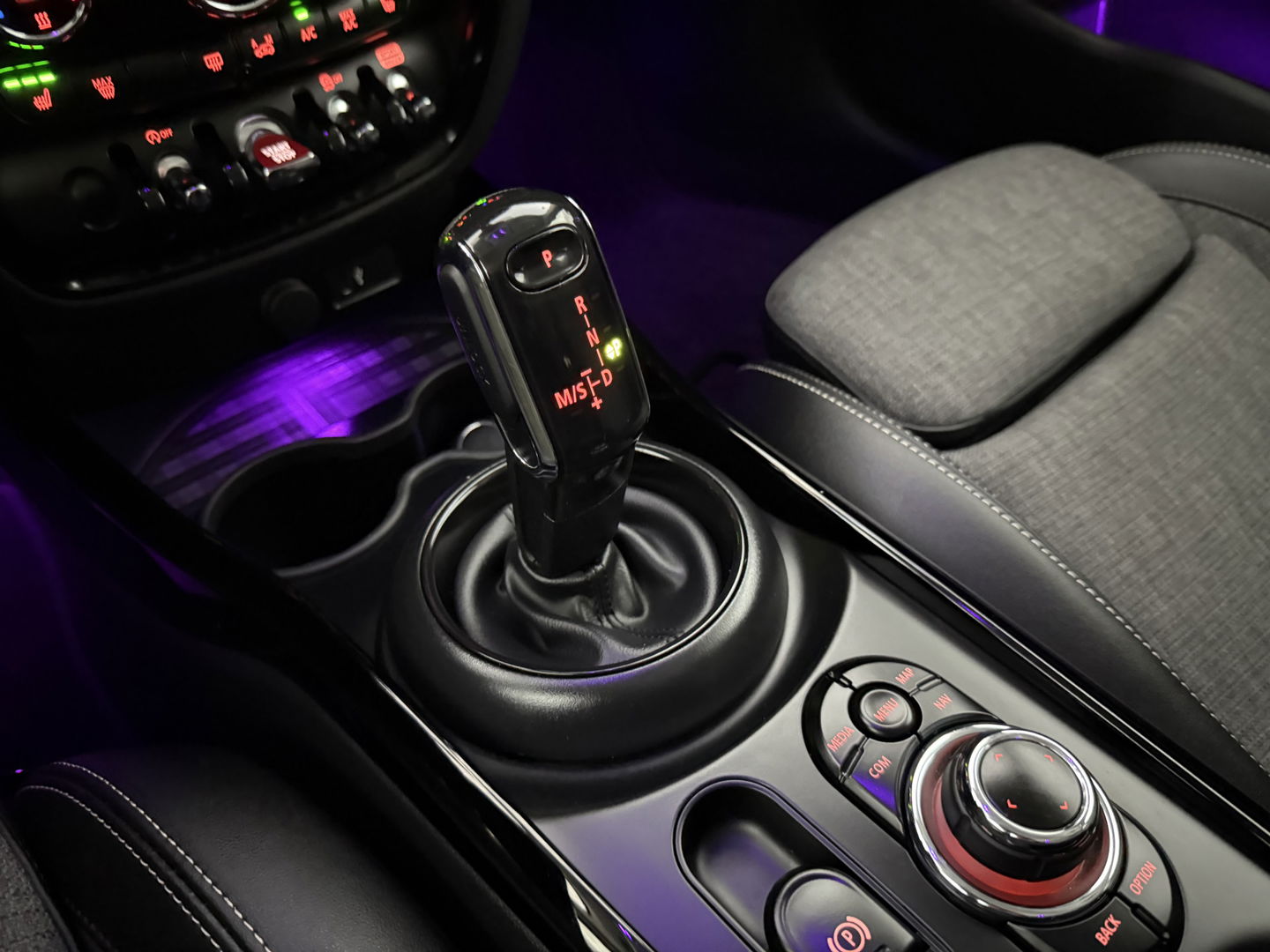 MINI Clubman 1.5 Cooper Classic | Virtual | Sfeerverl. | Camera | LED | Cruise | Navi | Stoelverw. | Parkeersens.