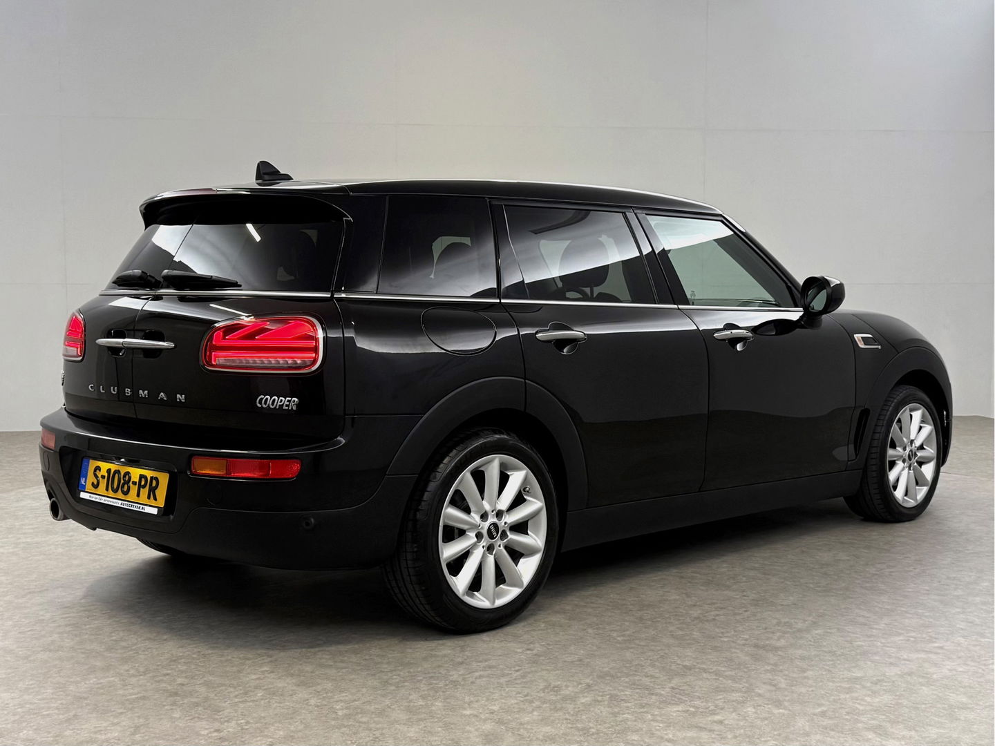 MINI Clubman 1.5 Cooper Classic | Virtual | Sfeerverl. | Camera | LED | Cruise | Navi | Stoelverw. | Parkeersens.