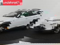 Hyundai KONA - EV Comfort 64 kWh | Trekhaak | Adaptive cruise | Warmtepomp | Camera | Carplay | Keyless | Navigatie | Climate control