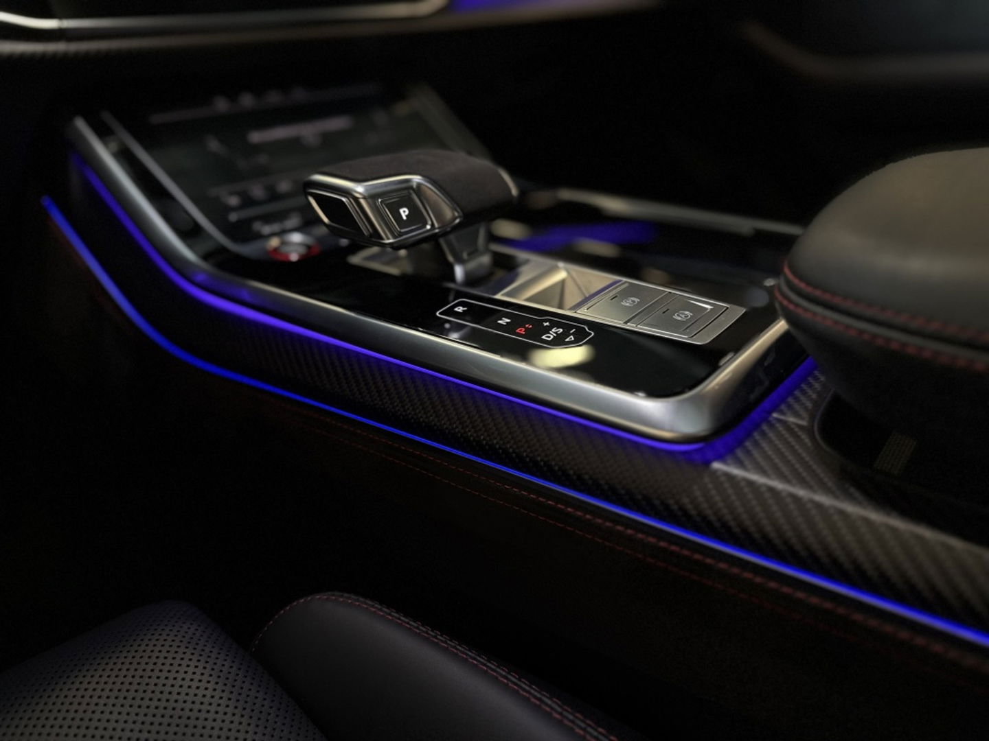 Audi Q8 4.0 TFSI V8T 601PK RS Q8 q. / carbon / ceramic brakes / B&O