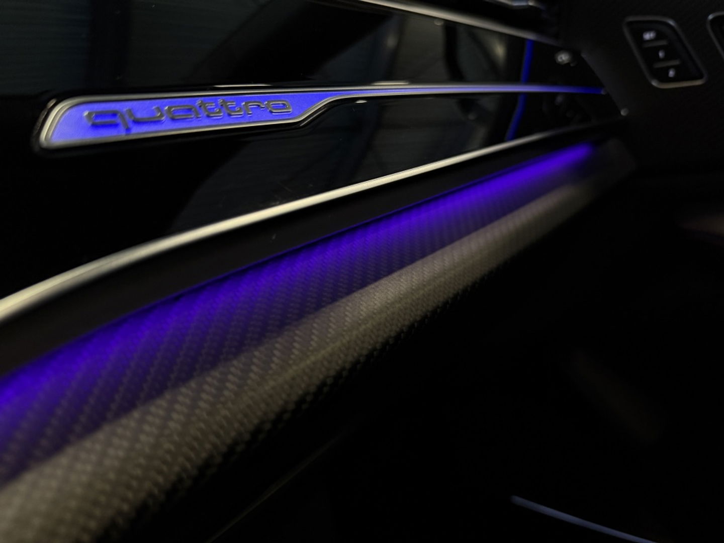 Audi Q8 4.0 TFSI V8T 601PK RS Q8 q. / carbon / ceramic brakes / B&O