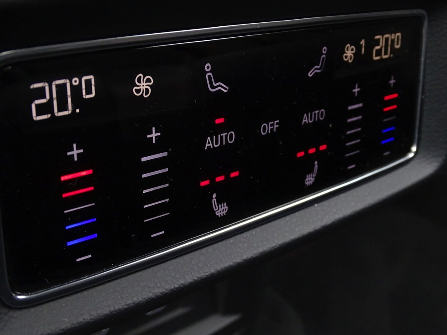 Audi Q8 4.0 TFSI V8T 601PK RS Q8 q. / carbon / ceramic brakes / B&O