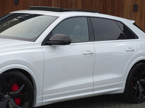 Audi Q8 4.0 TFSI V8T 601PK RS Q8 q. / carbon / ceramic brakes / B&O