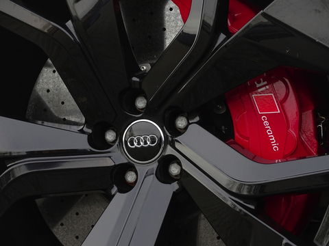 Audi Q8 4.0 TFSI V8T 601PK RS Q8 q. / carbon / ceramic brakes / B&O