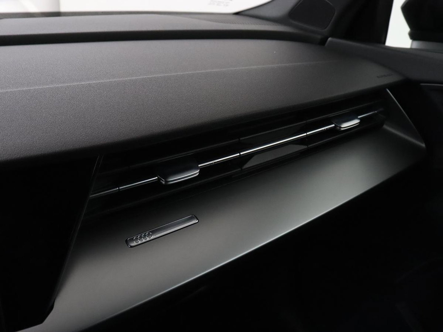 Audi A3 40 TFSIe Business edition | Adaptive cruise | Sportstoelen | Carplay | Virtual Cockpit | Audi Sound | Climate control | Navigatie | Full LED | PHEV | Plug In