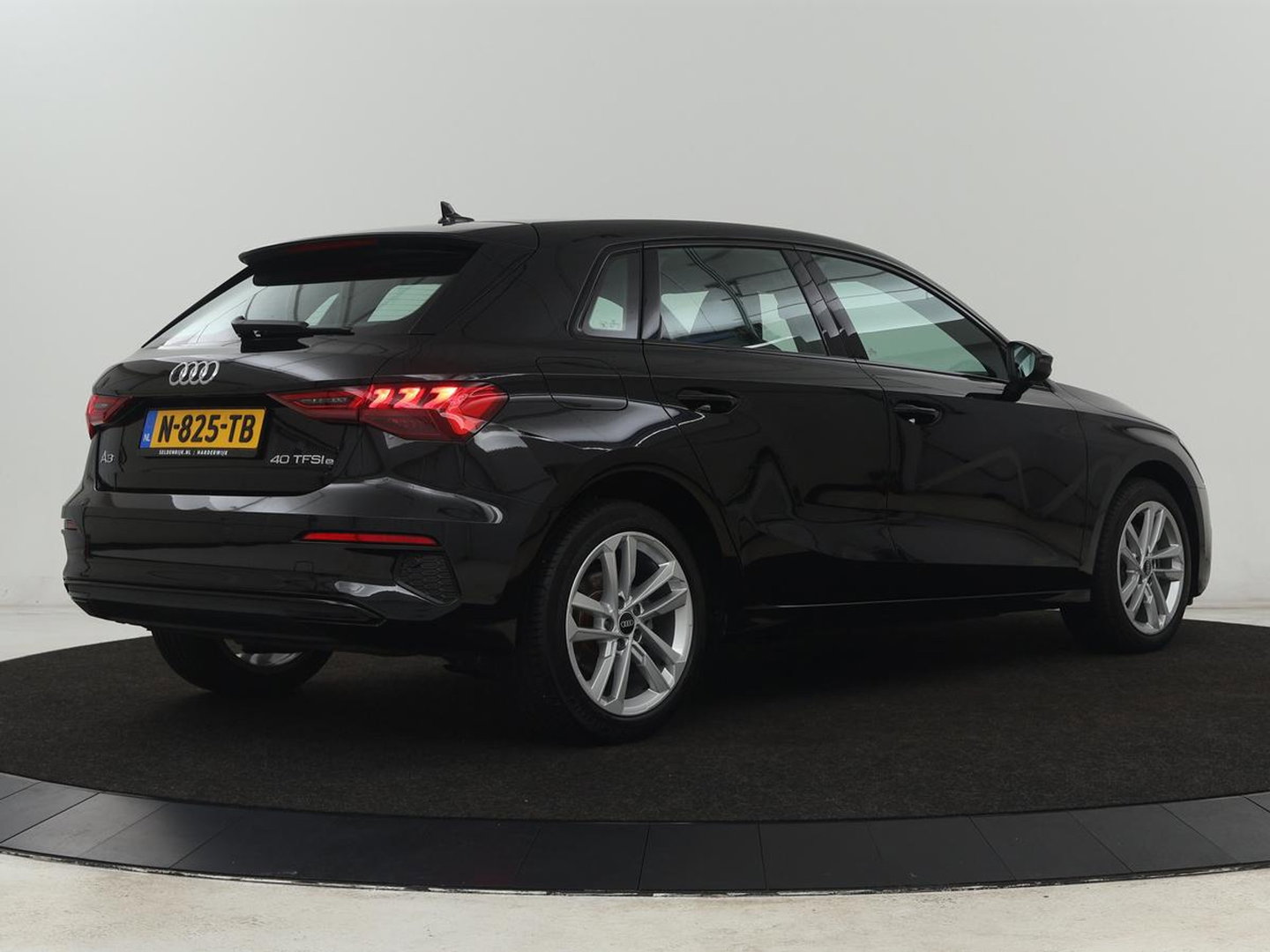 Audi A3 40 TFSIe Business edition | Adaptive cruise | Sportstoelen | Carplay | Virtual Cockpit | Audi Sound | Climate control | Navigatie | Full LED | PHEV | Plug In