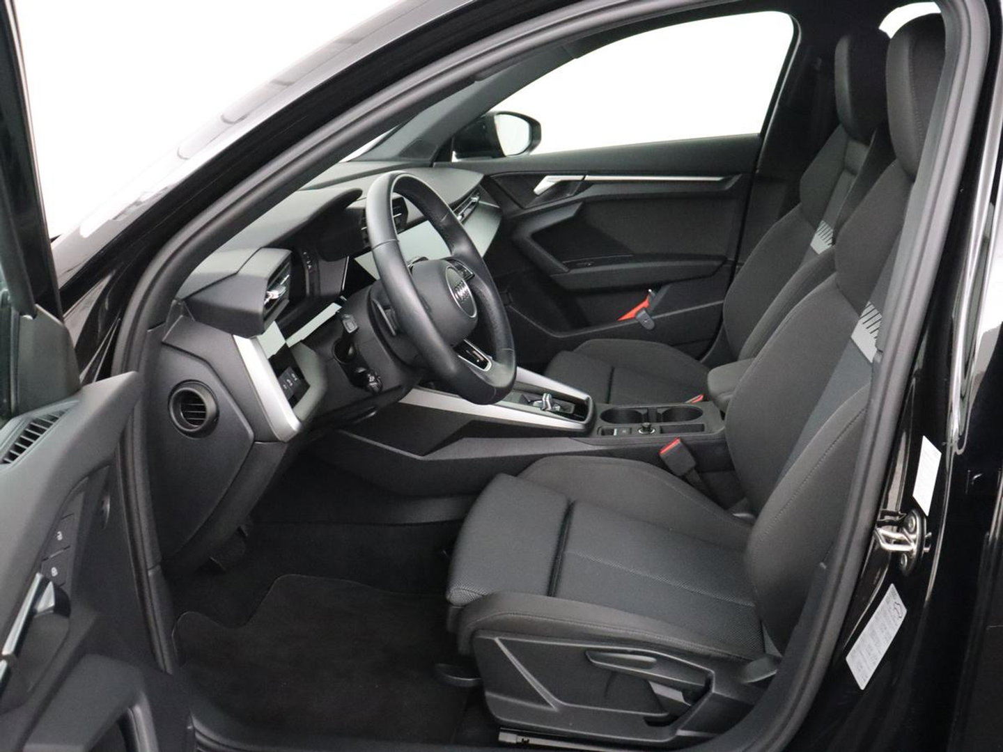 Audi A3 40 TFSIe Business edition | Adaptive cruise | Sportstoelen | Carplay | Virtual Cockpit | Audi Sound | Climate control | Navigatie | Full LED | PHEV | Plug In