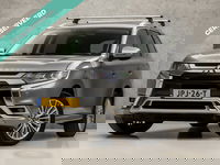 Mitsubishi Outlander - 2.4 PHEV Intense 225Pk Automaat (GROOT NAVI, LEDER/ALCANTARA, CAMERA, STOELVERWARMING, SPORTSTOELEN, GETINT GLAS, CRUISE, KEYLESS, ELEK ACHTERKLEP, NIEUWSTAAT)