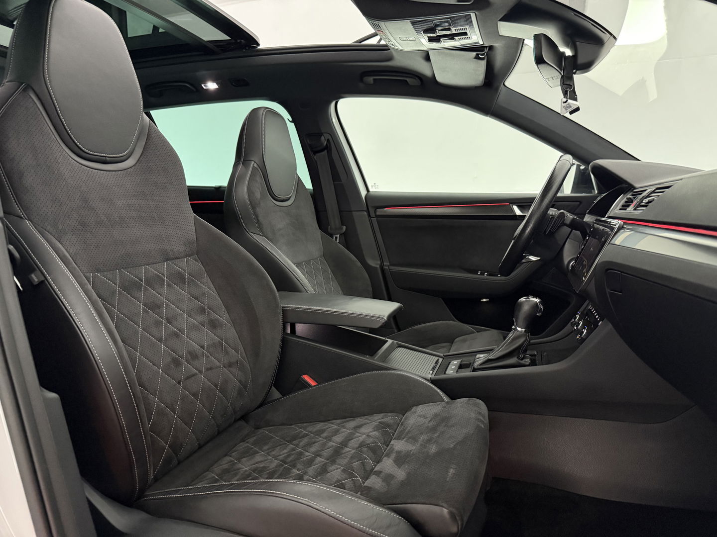 Škoda Superb Combi 1.4 TSI iV 218PK | SOH 90% | Pano | 360° | Virtual | Sfeer | Memory | Canton | Camera | Carplay | Adap. Cruise