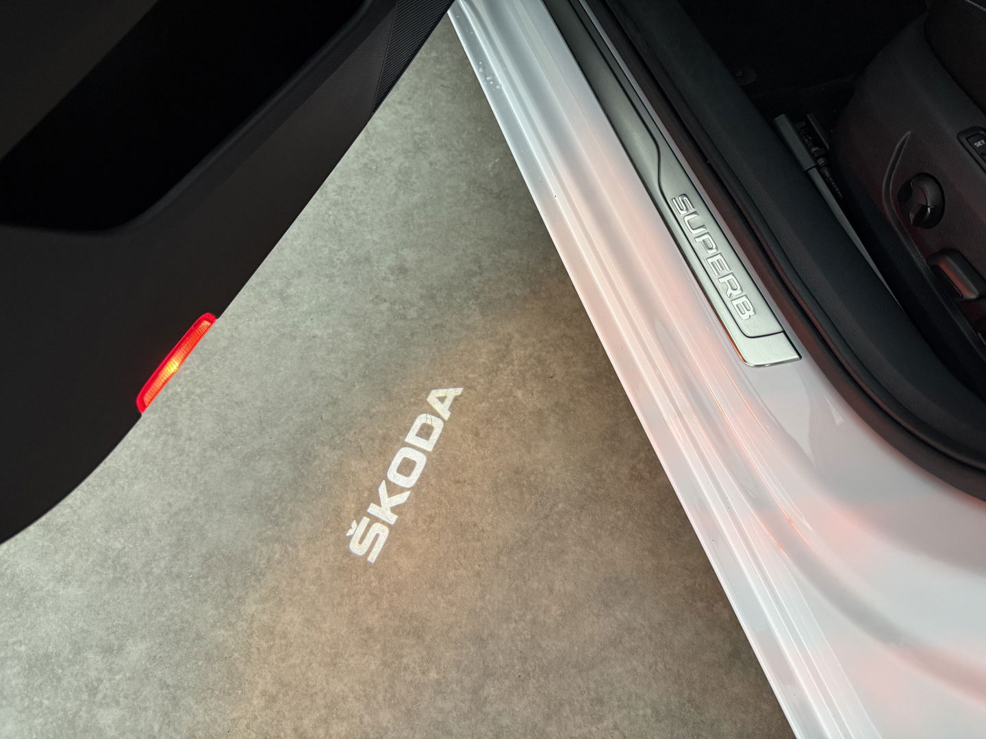 Škoda Superb Combi 1.4 TSI iV 218PK | SOH 90% | Pano | 360° | Virtual | Sfeer | Memory | Canton | Camera | Carplay | Adap. Cruise