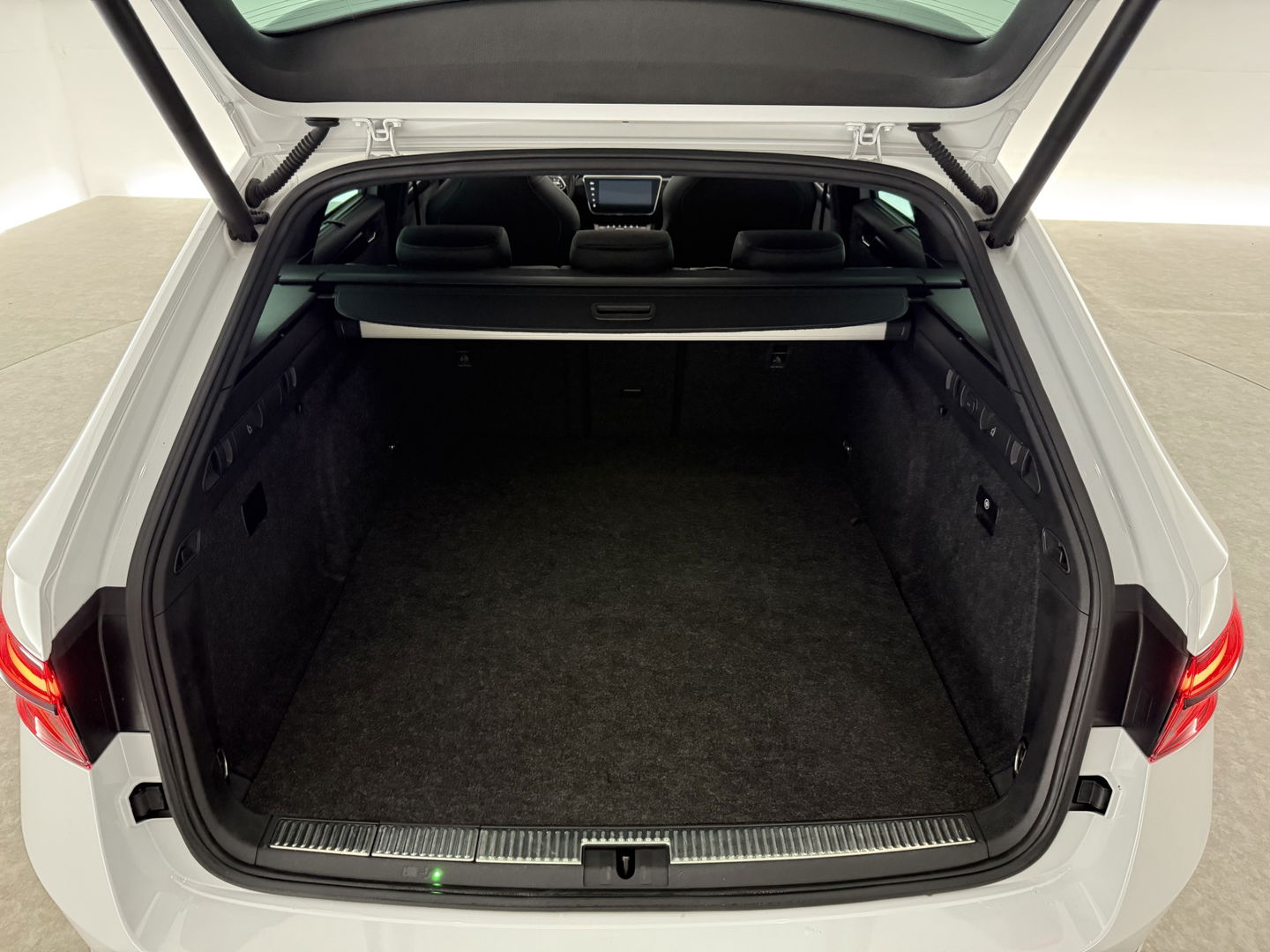 Škoda Superb Combi 1.4 TSI iV 218PK | SOH 90% | Pano | 360° | Virtual | Sfeer | Memory | Canton | Camera | Carplay | Adap. Cruise