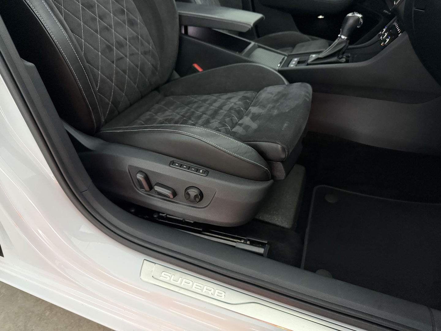 Škoda Superb Combi 1.4 TSI iV 218PK | SOH 90% | Pano | 360° | Virtual | Sfeer | Memory | Canton | Camera | Carplay | Adap. Cruise