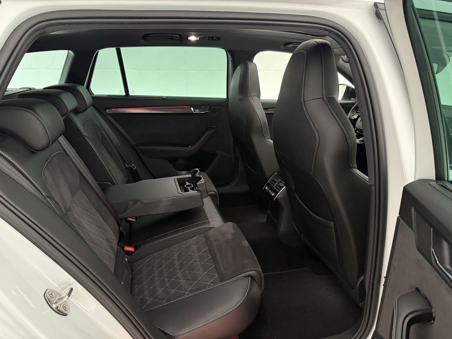 Škoda Superb Combi 1.4 TSI iV 218PK | SOH 90% | Pano | 360° | Virtual | Sfeer | Memory | Canton | Camera | Carplay | Adap. Cruise