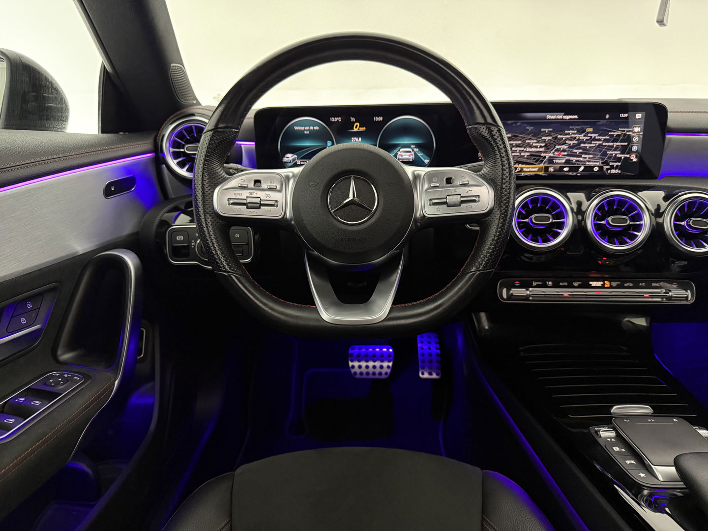 Mercedes-Benz CLA-Klasse Shooting Brake 200 AMG | Pano | Sfeer | Virtual | Camera | Trekh. | Carplay | LED | NAP