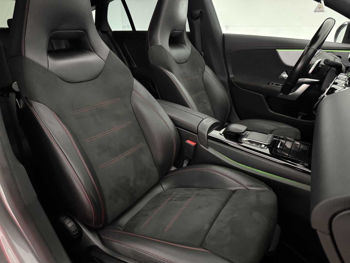 Mercedes-Benz CLA-Klasse Shooting Brake 200 AMG | Pano | Sfeer | Virtual | Camera | Trekh. | Carplay | LED | NAP