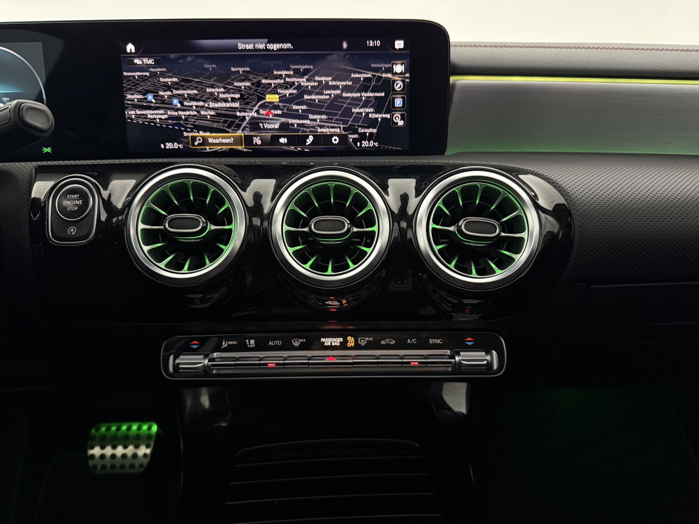 Mercedes-Benz CLA-Klasse Shooting Brake 200 AMG | Pano | Sfeer | Virtual | Camera | Trekh. | Carplay | LED | NAP