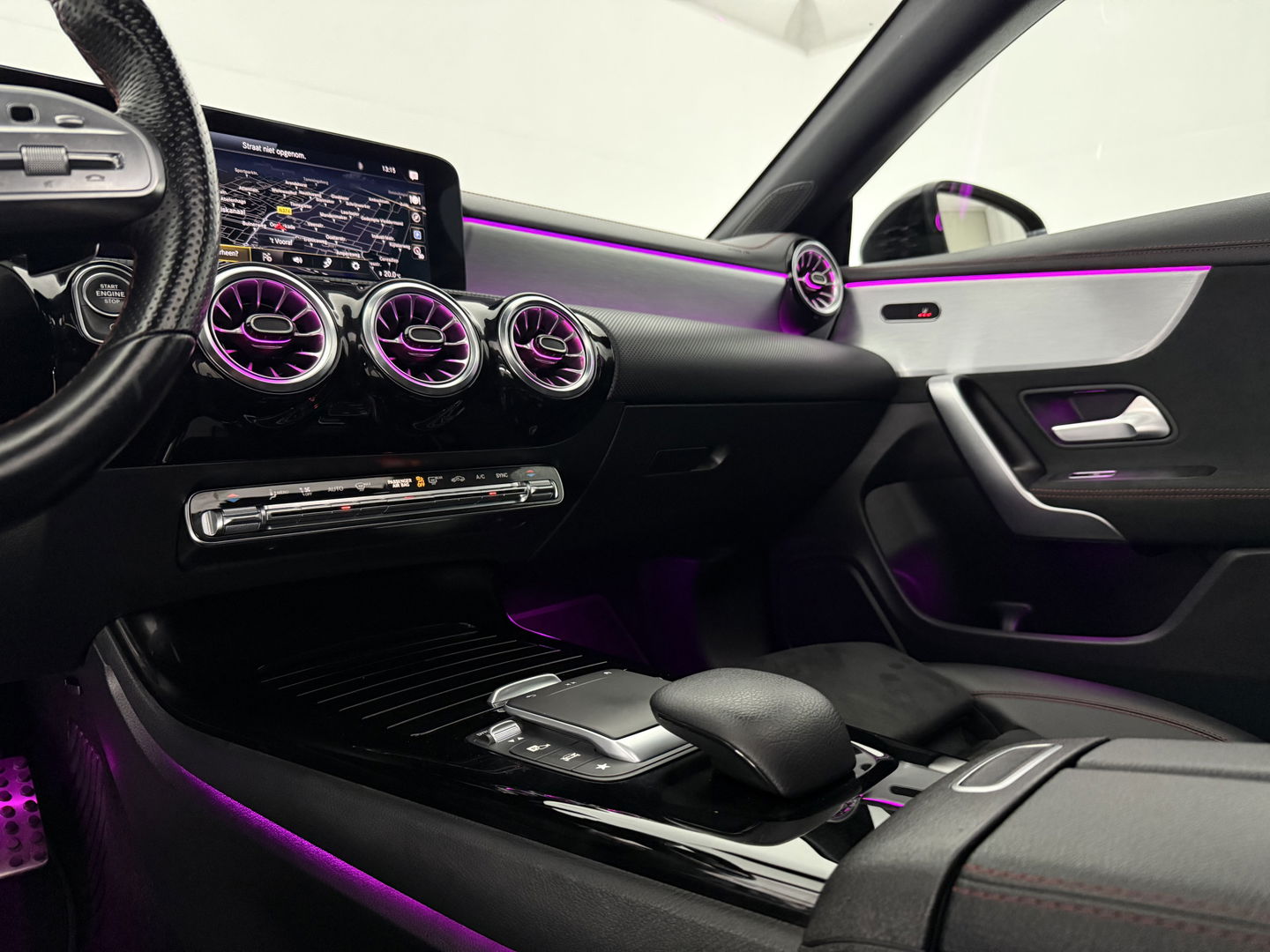 Mercedes-Benz CLA-Klasse Shooting Brake 200 AMG | Pano | Sfeer | Virtual | Camera | Trekh. | Carplay | LED | NAP