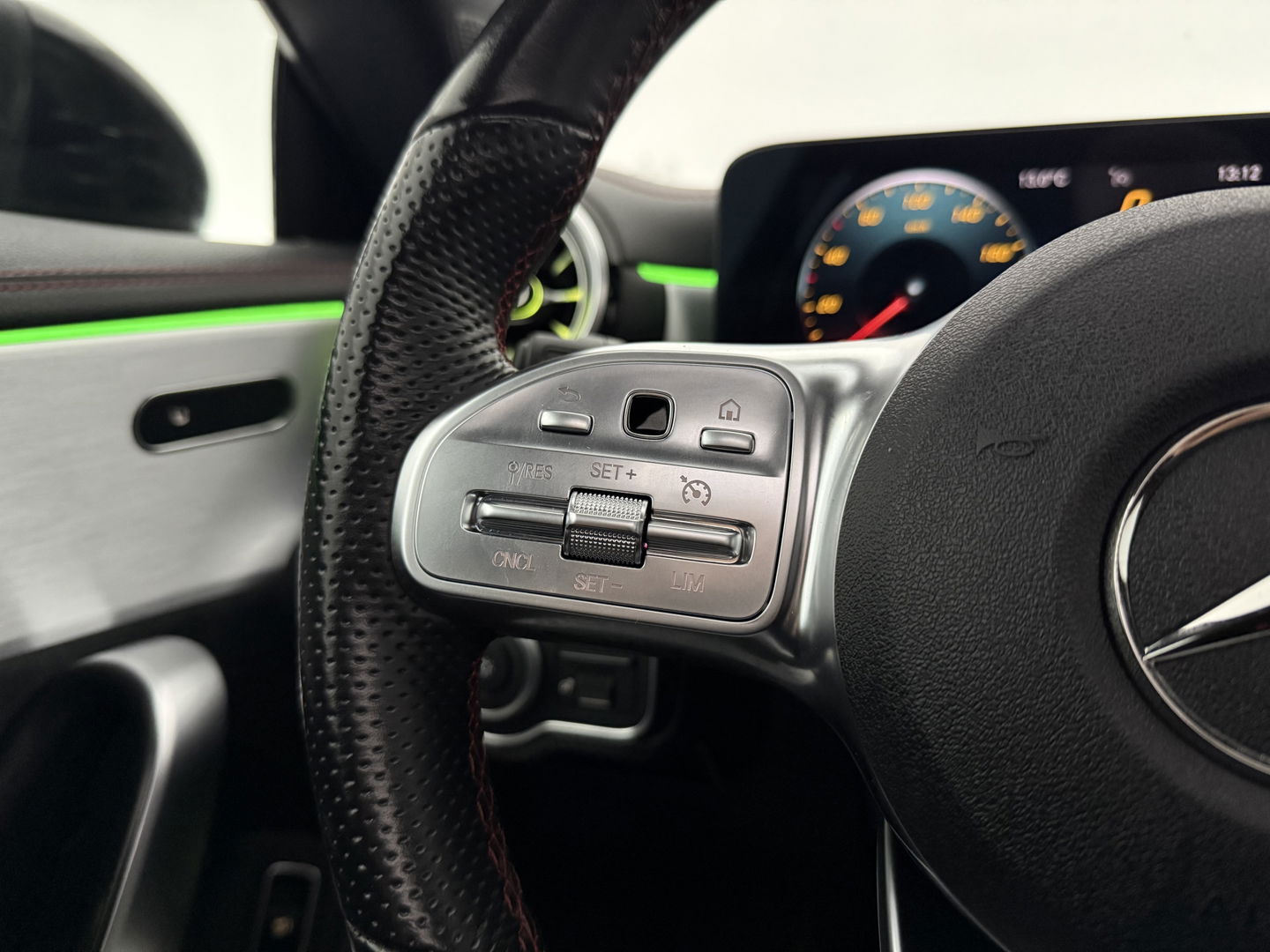 Mercedes-Benz CLA-Klasse Shooting Brake 200 AMG | Pano | Sfeer | Virtual | Camera | Trekh. | Carplay | LED | NAP