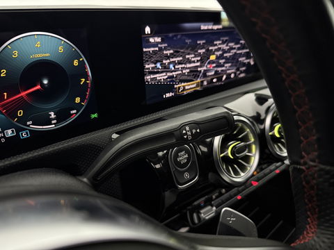 Mercedes-Benz CLA-Klasse Shooting Brake 200 AMG | Pano | Sfeer | Virtual | Camera | Trekh. | Carplay | LED | NAP