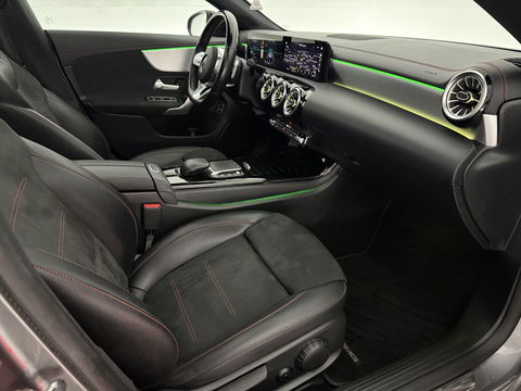 Mercedes-Benz CLA-Klasse Shooting Brake 200 AMG | Pano | Sfeer | Virtual | Camera | Trekh. | Carplay | LED | NAP