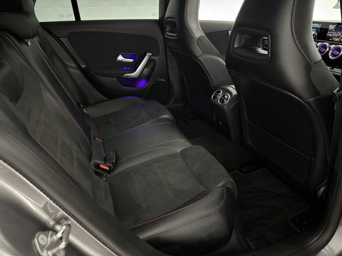 Mercedes-Benz CLA-Klasse Shooting Brake 200 AMG | Pano | Sfeer | Virtual | Camera | Trekh. | Carplay | LED | NAP