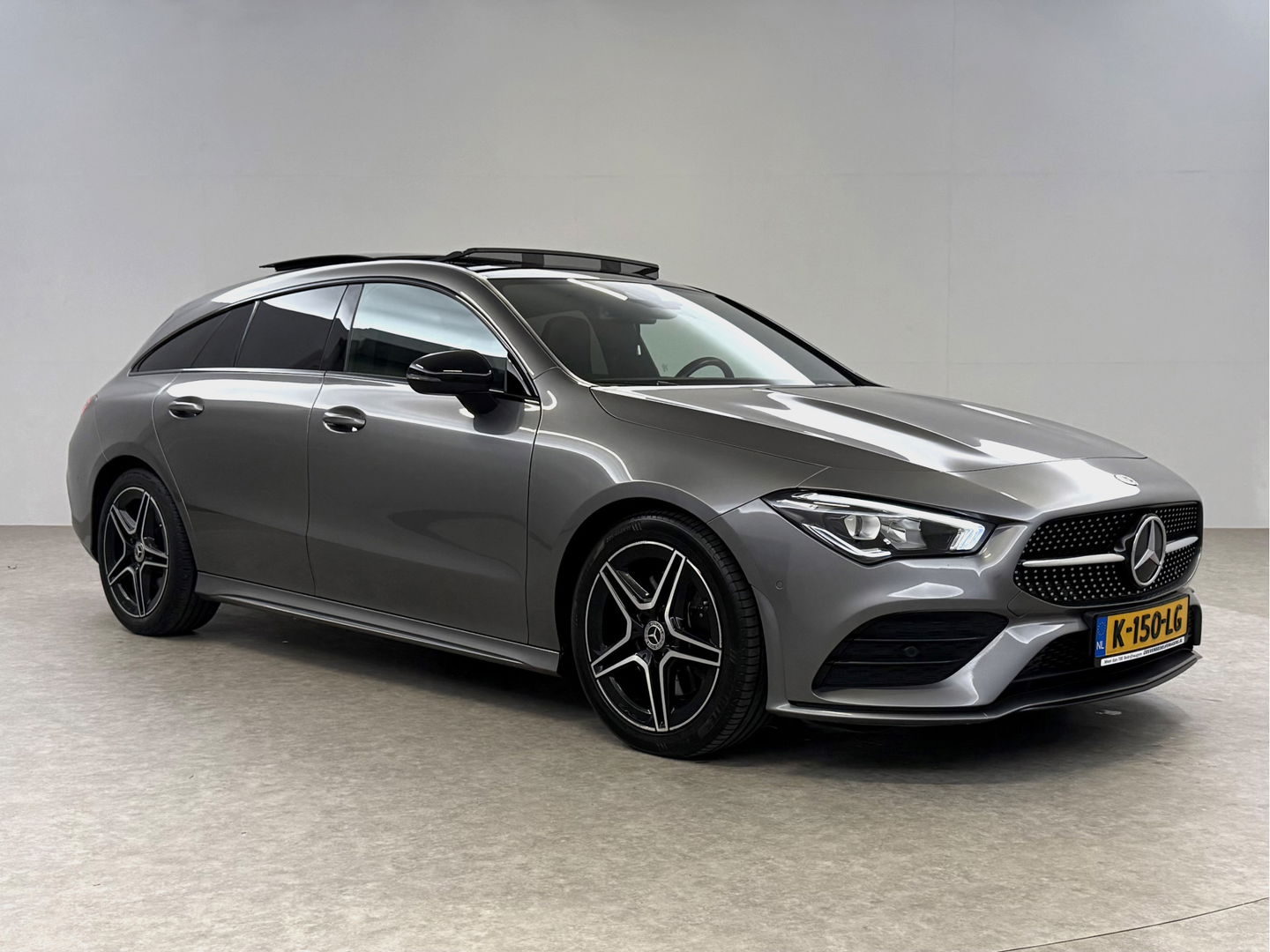 Mercedes-Benz CLA-Klasse Shooting Brake 200 AMG | Pano | Sfeer | Virtual | Camera | Trekh. | Carplay | LED | NAP